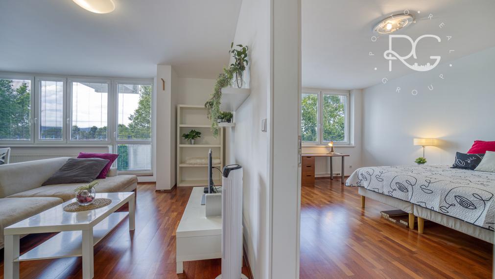 = PRENAJATÉ= 2-izbový byt s parkovaním, ul. Tomášikova, Bratislava III