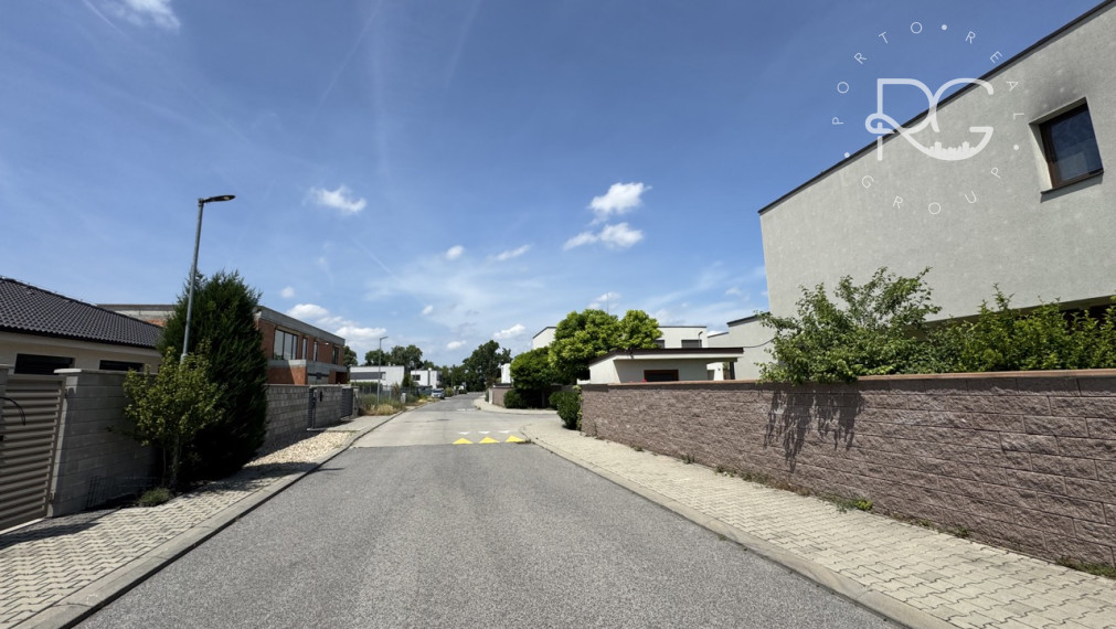 =PREDANÉ=Moderný dvojpodlažný 4izb RD v krásnej lokalite v Rovinke