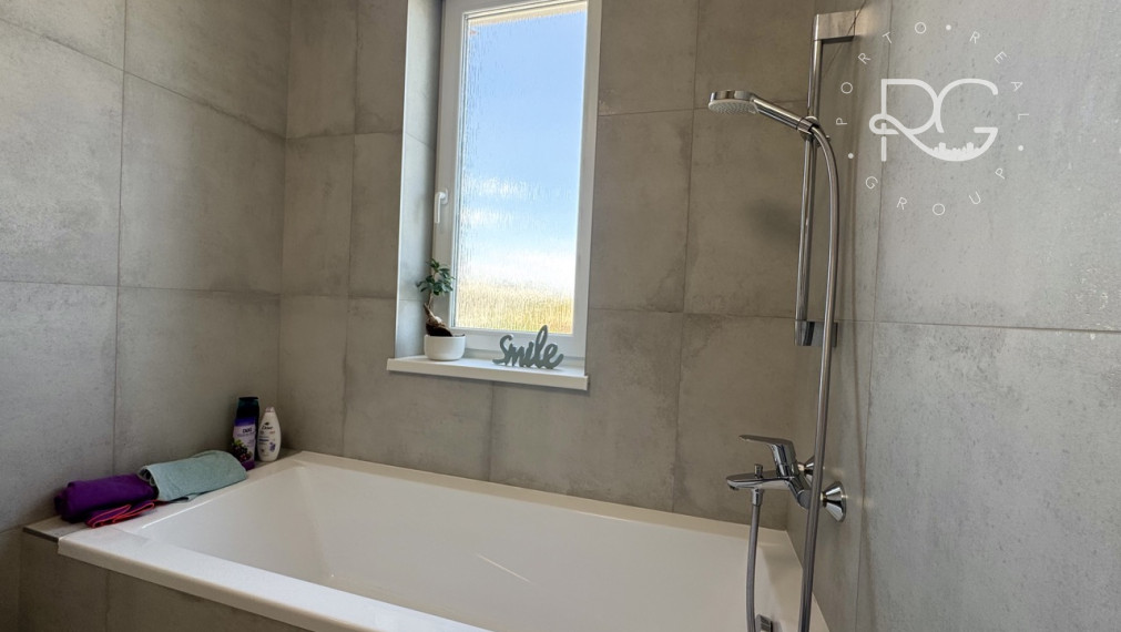 =PREDANÉ=Moderný dvojpodlažný 4izb RD v krásnej lokalite v Rovinke