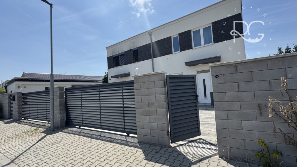 =PREDANÉ=Moderný dvojpodlažný 4izb RD v krásnej lokalite v Rovinke