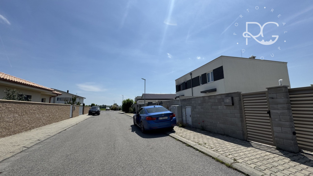 =PREDANÉ=Moderný dvojpodlažný 4izb RD v krásnej lokalite v Rovinke