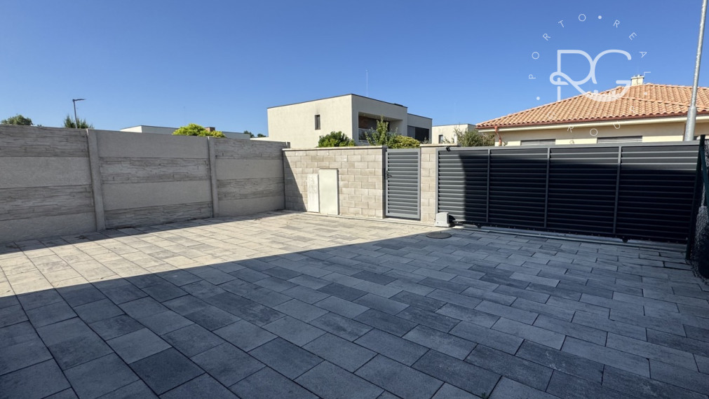 =PREDANÉ=Moderný dvojpodlažný 4izb RD v krásnej lokalite v Rovinke