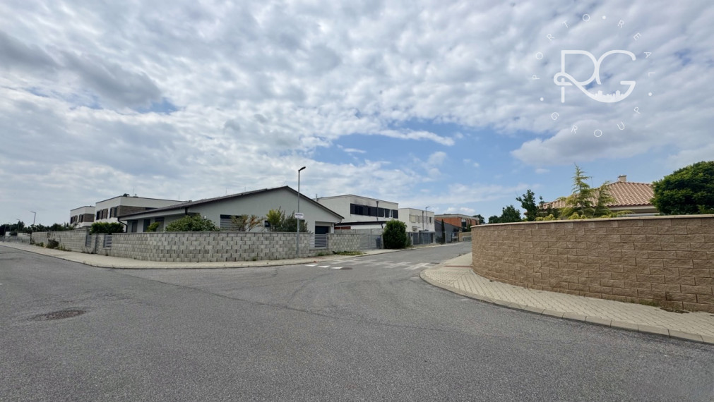 =PREDANÉ=Moderný dvojpodlažný 4izb RD v krásnej lokalite v Rovinke