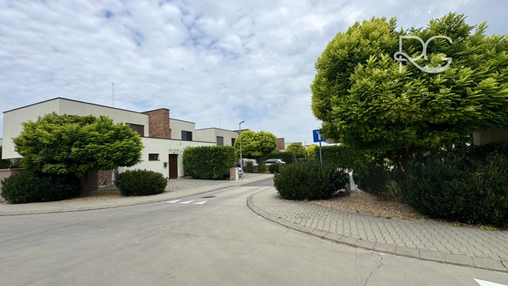 =PREDANÉ=Moderný dvojpodlažný 4izb RD v krásnej lokalite v Rovinke