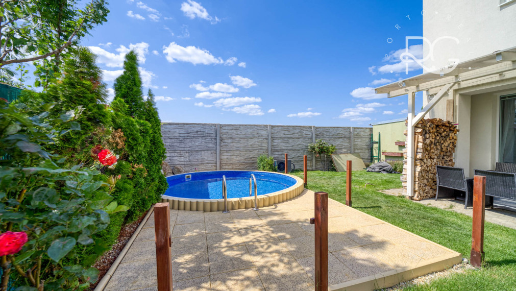 =PREDANÉ=Krásny 3izb byt s 2árovou záhradou a bazénom v RD v Rovinke