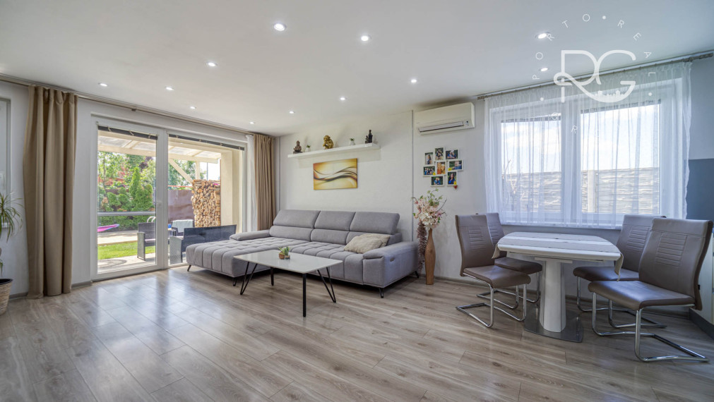 =PREDANÉ=Krásny 3izb byt s 2árovou záhradou a bazénom v RD v Rovinke