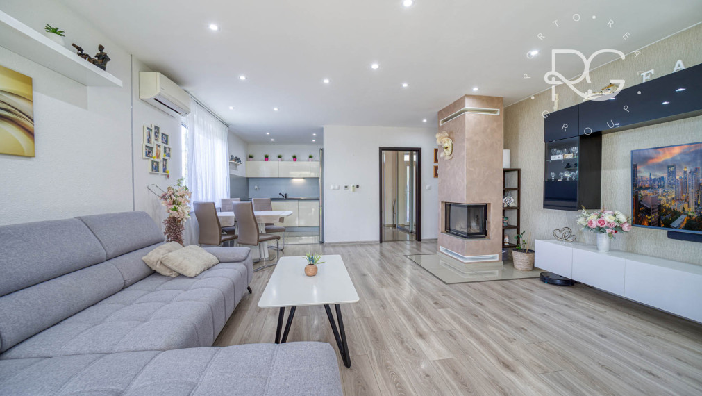 =PREDANÉ=Krásny 3izb byt s 2árovou záhradou a bazénom v RD v Rovinke