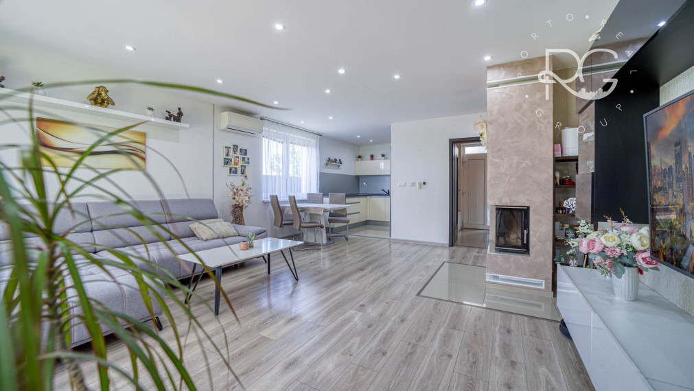 =PREDANÉ=Krásny 3izb byt s 2árovou záhradou a bazénom v RD v Rovinke