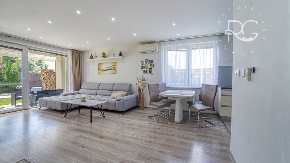 =PREDANÉ=Krásny 3izb byt s 2árovou záhradou a bazénom v RD v Rovinke