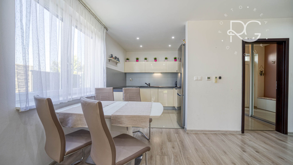 =PREDANÉ=Krásny 3izb byt s 2árovou záhradou a bazénom v RD v Rovinke