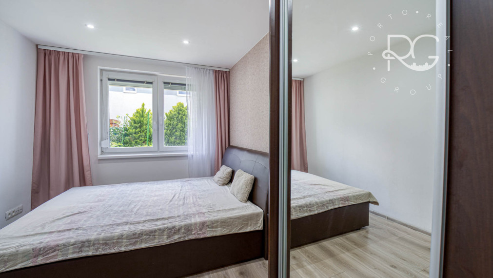 =PREDANÉ=Krásny 3izb byt s 2árovou záhradou a bazénom v RD v Rovinke