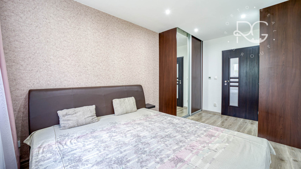 =PREDANÉ=Krásny 3izb byt s 2árovou záhradou a bazénom v RD v Rovinke