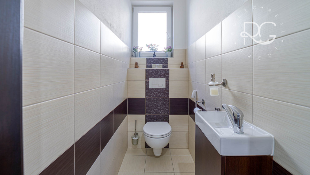 =PREDANÉ=Krásny 3izb byt s 2árovou záhradou a bazénom v RD v Rovinke