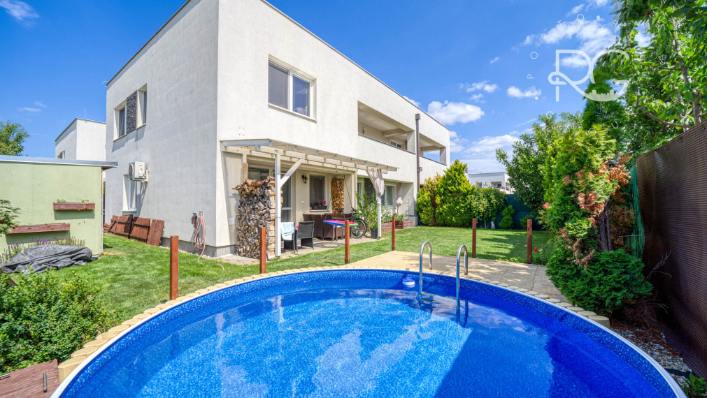 =PREDANÉ=Krásny 3izb byt s 2árovou záhradou a bazénom v RD v Rovinke