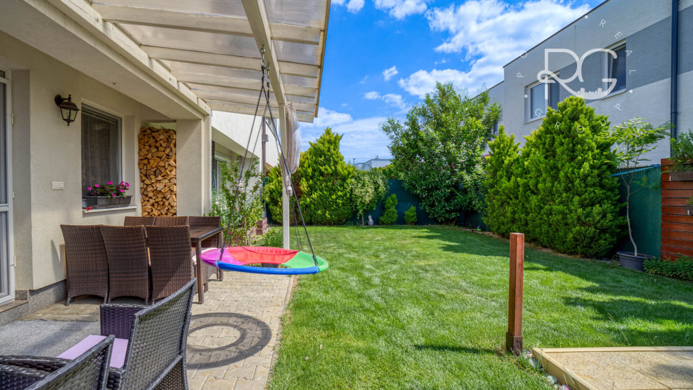 =PREDANÉ=Krásny 3izb byt s 2árovou záhradou a bazénom v RD v Rovinke