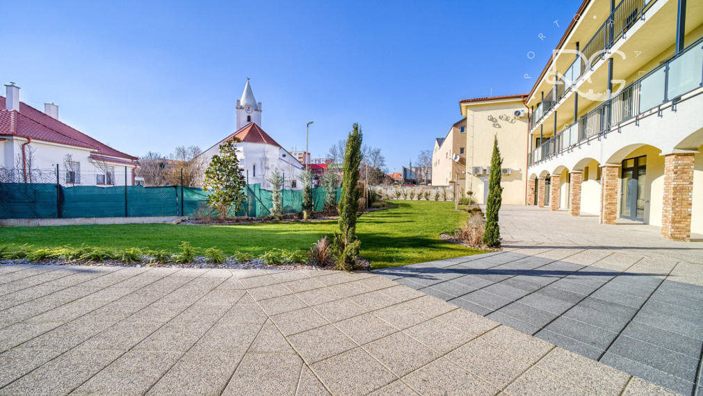 =PRENAJATÉ=Krásny dizajnový 3izb byt s terasou, šatníkom a parkovaním v novostavbe v najlepšej časti Šamorína