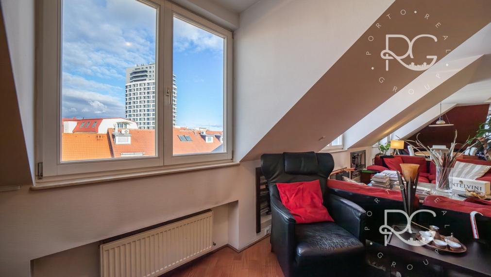 Pôsobivý staromestský byt s veľkou terasou s krásnym výhľadom