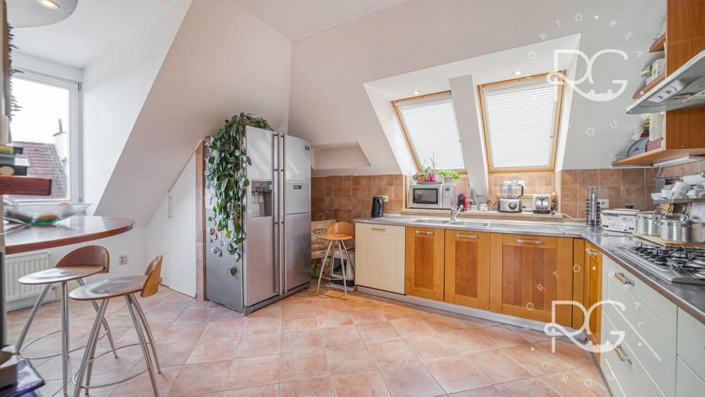 Pôsobivý staromestský byt s veľkou terasou s krásnym výhľadom