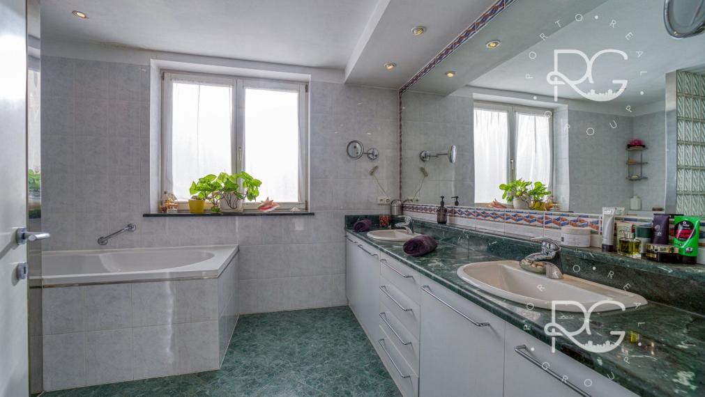 Pôsobivý staromestský byt s veľkou terasou s krásnym výhľadom