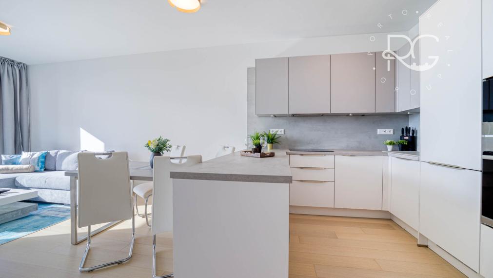 = PRENAJATÉ = 2-izbový luxusný byt s výhľadom na Staré Mesto – SKY PARK - VIDEO