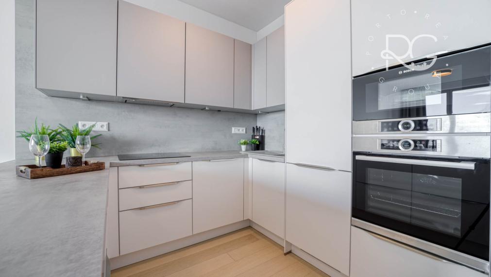 = PRENAJATÉ = 2-izbový luxusný byt s výhľadom na Staré Mesto – SKY PARK - VIDEO