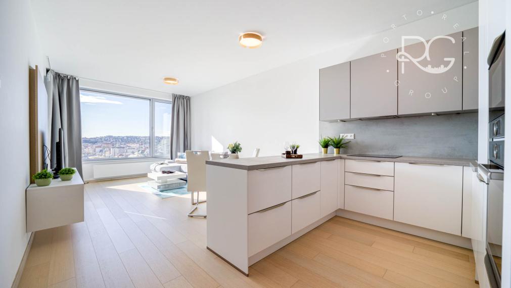 = PRENAJATÉ = 2-izbový luxusný byt s výhľadom na Staré Mesto – SKY PARK - VIDEO