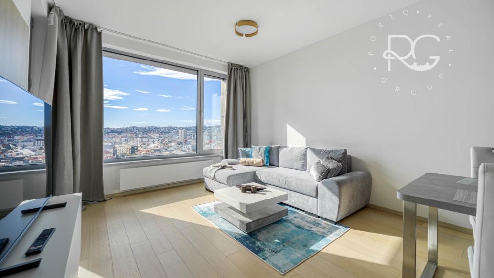 = PRENAJATÉ = 2-izbový luxusný byt s výhľadom na Staré Mesto – SKY PARK - VIDEO