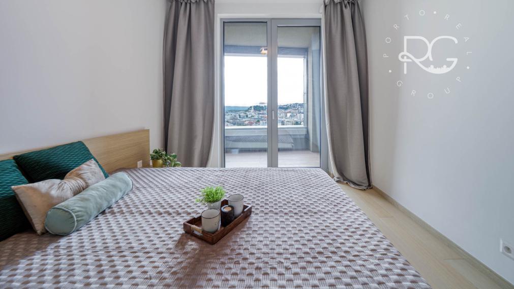 = PRENAJATÉ = 2-izbový luxusný byt s výhľadom na Staré Mesto – SKY PARK - VIDEO