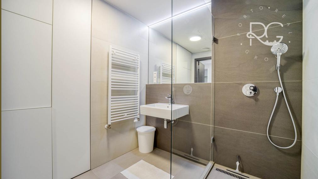 = PRENAJATÉ = 2-izbový luxusný byt s výhľadom na Staré Mesto – SKY PARK - VIDEO