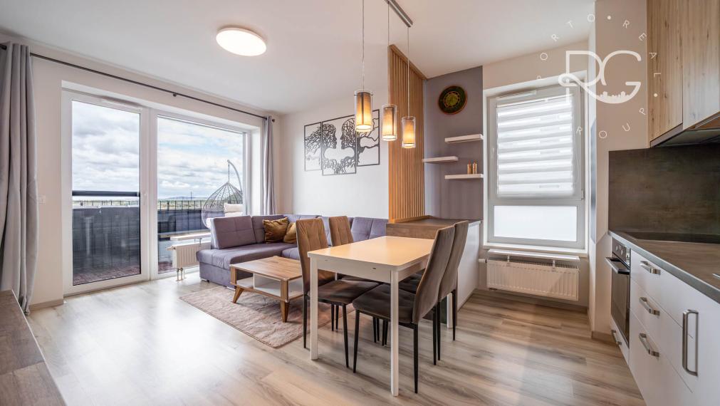 =REZERVOVANÉ=Štýlový kompletne zariadený 2izb byt s balkónom a parkovaním