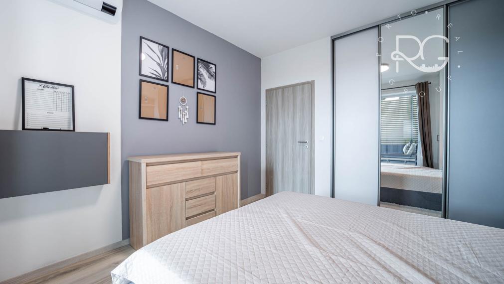 =REZERVOVANÉ=Štýlový kompletne zariadený 2izb byt s balkónom a parkovaním