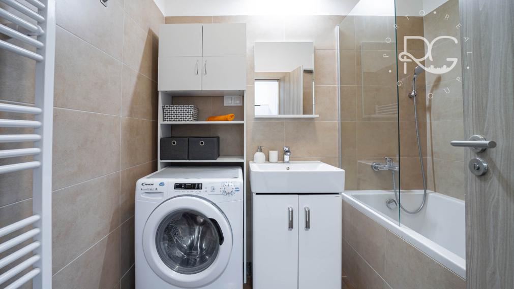 =REZERVOVANÉ=Štýlový kompletne zariadený 2izb byt s balkónom a parkovaním