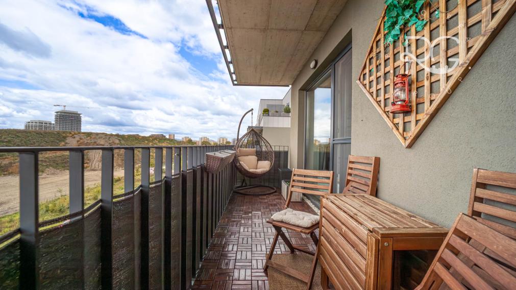 =REZERVOVANÉ=Štýlový kompletne zariadený 2izb byt s balkónom a parkovaním