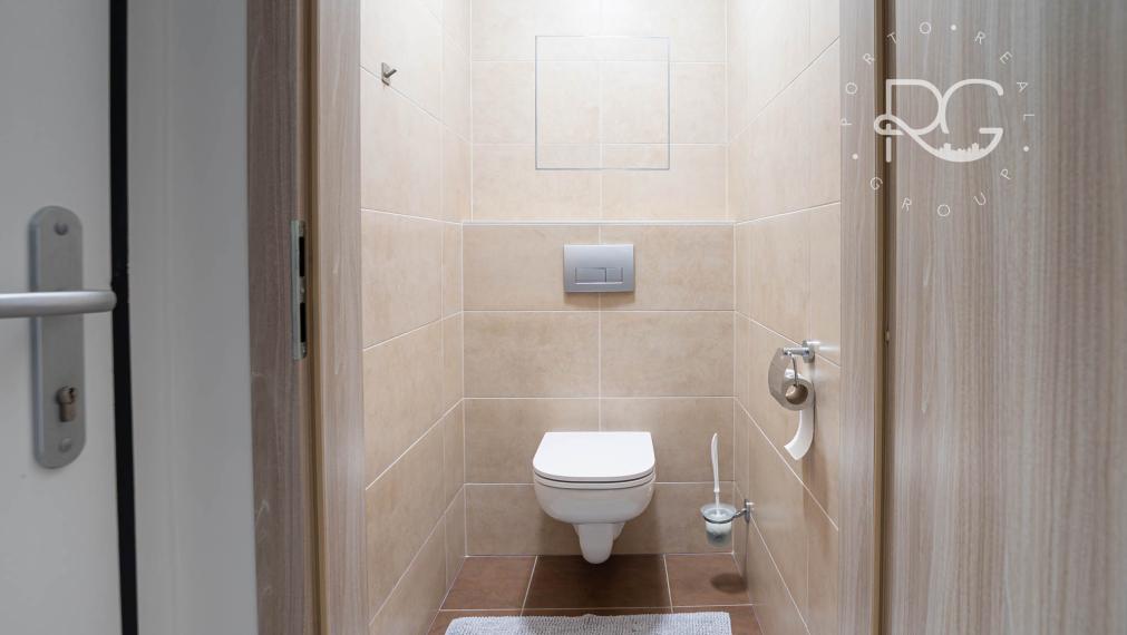 =REZERVOVANÉ=Štýlový kompletne zariadený 2izb byt s balkónom a parkovaním