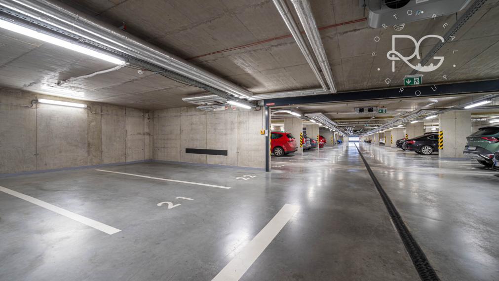 =REZERVOVANÉ=Štýlový kompletne zariadený 2izb byt s balkónom a parkovaním