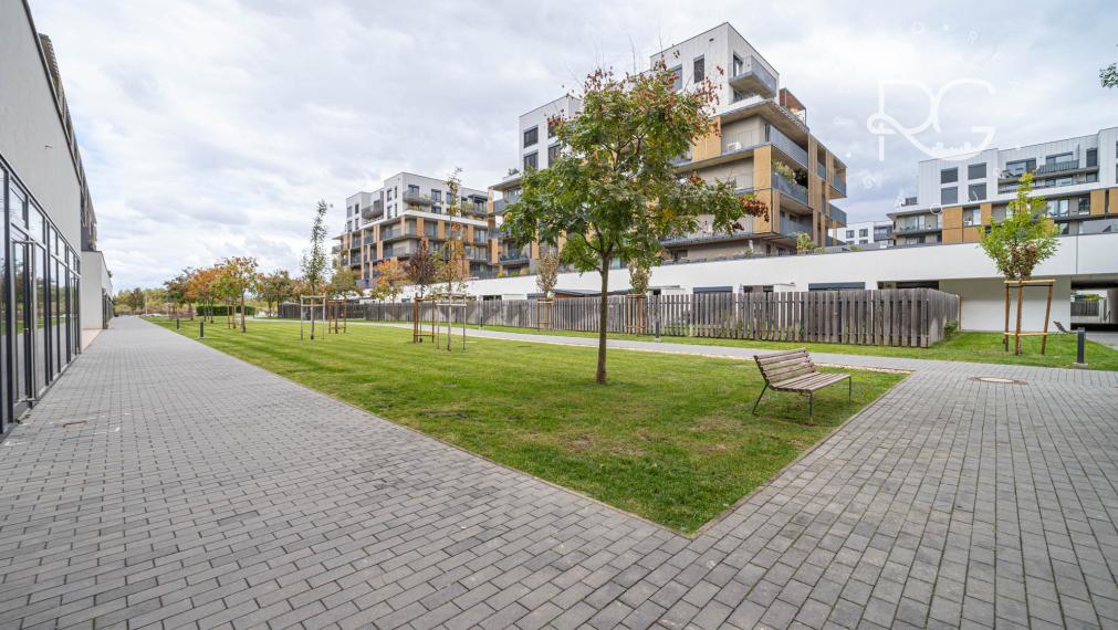 =REZERVOVANÉ=Štýlový kompletne zariadený 2izb byt s balkónom a parkovaním