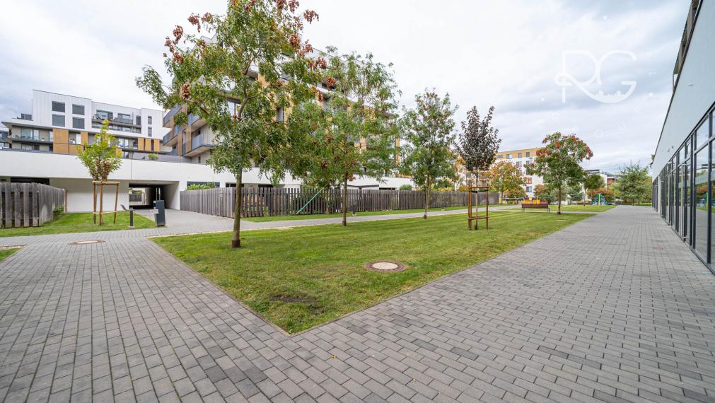 =REZERVOVANÉ=Štýlový kompletne zariadený 2izb byt s balkónom a parkovaním