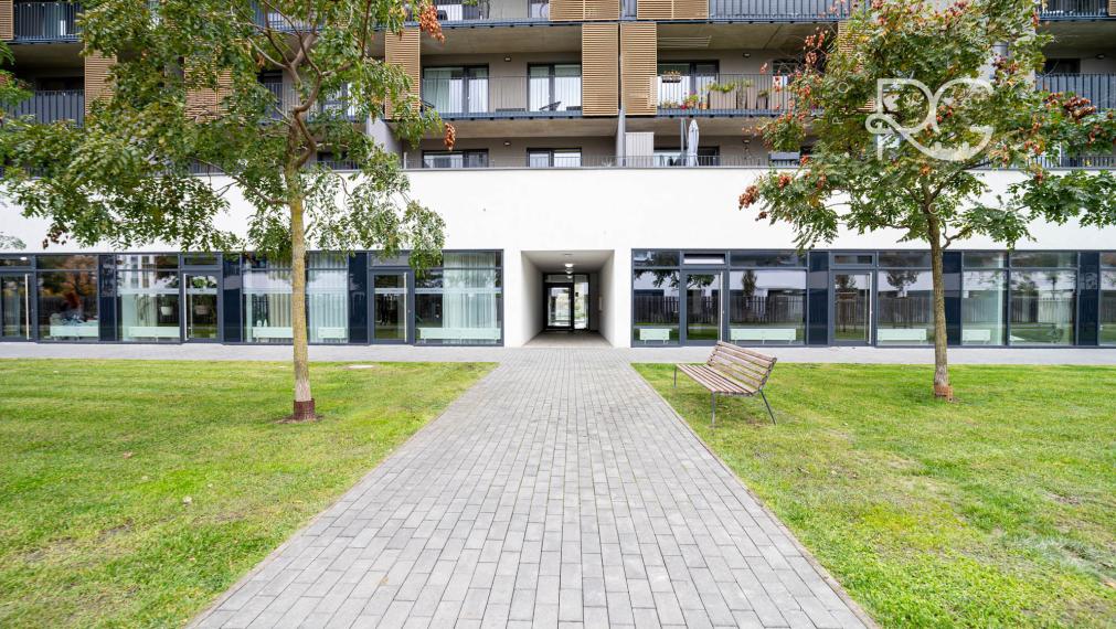 =REZERVOVANÉ=Štýlový kompletne zariadený 2izb byt s balkónom a parkovaním