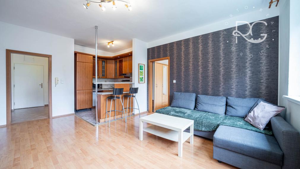 = REZERVOVANÉ = 2-izbový byt na ul. Klenová, Bratislava - Kramáre