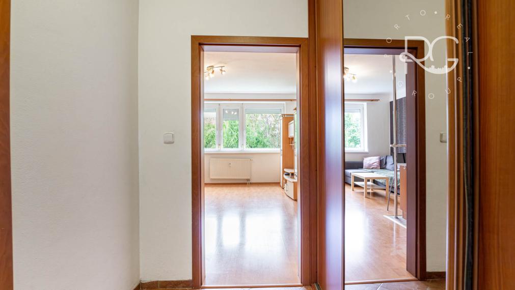 = REZERVOVANÉ = 2-izbový byt na ul. Klenová, Bratislava - Kramáre