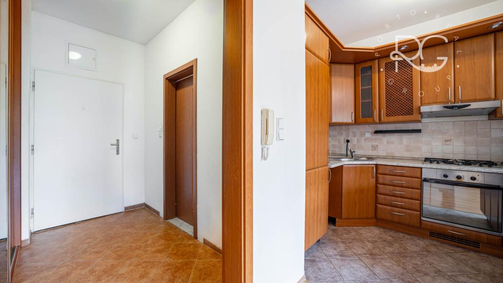 = REZERVOVANÉ = 2-izbový byt na ul. Klenová, Bratislava - Kramáre