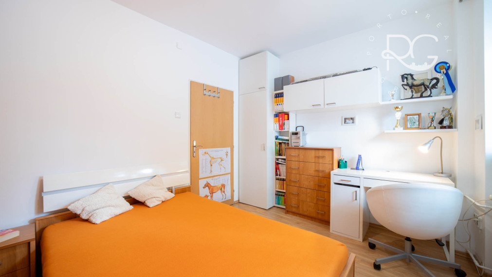 = PREDANÉ = Pokojné bývanie v srdci mesta – 3-izbový byt na Jelačičovej ulici