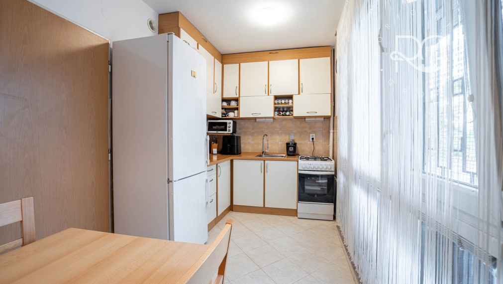 = PREDANÉ = Pokojné bývanie v srdci mesta – 3-izbový byt na Jelačičovej ulici