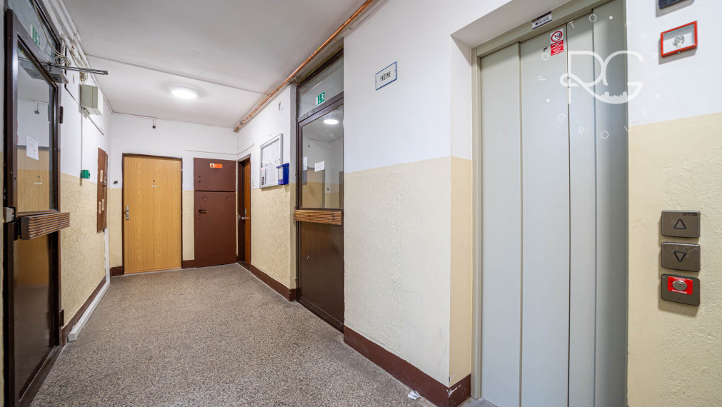 = PREDANÉ = Pokojné bývanie v srdci mesta – 3-izbový byt na Jelačičovej ulici