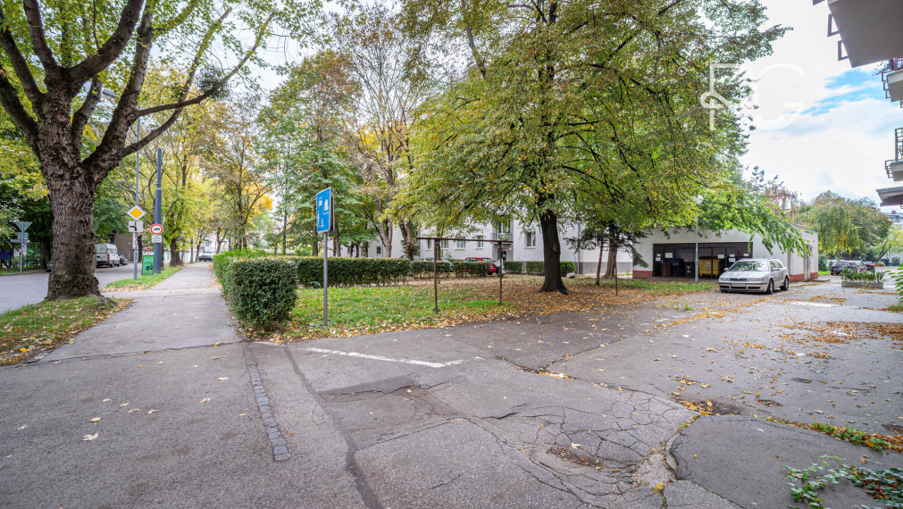 = PREDANÉ = Pokojné bývanie v srdci mesta – 3-izbový byt na Jelačičovej ulici