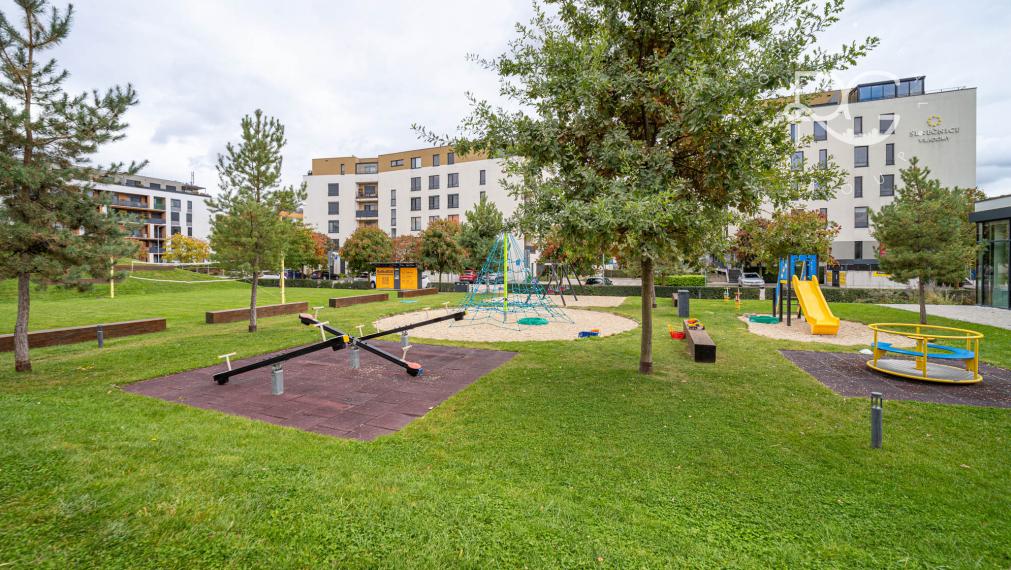 Garážové státie v lokalite Slnečnice-Viladomy na Fialovej ulici na predaj