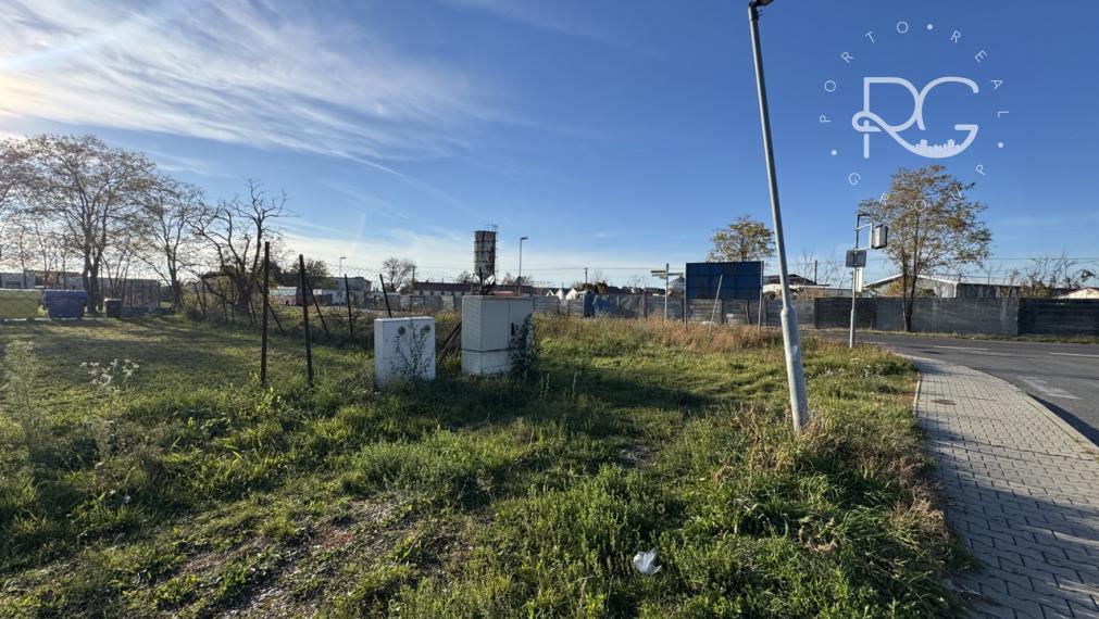 10 árový pozemok pri obchodnom centre v Moste pri BA