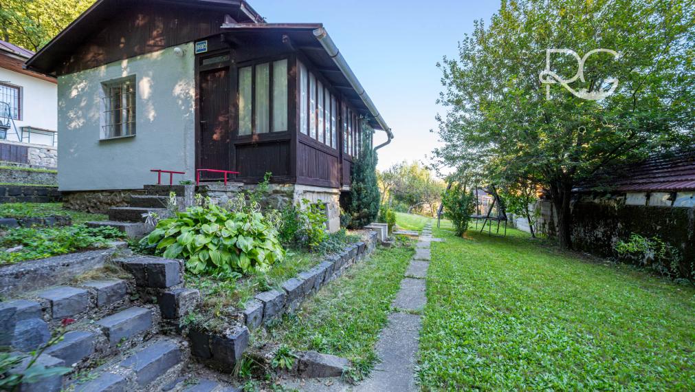 2 pozemky pri lese a krásnym výhľadom v lukratívnej časti Bratislava III - AHOJ