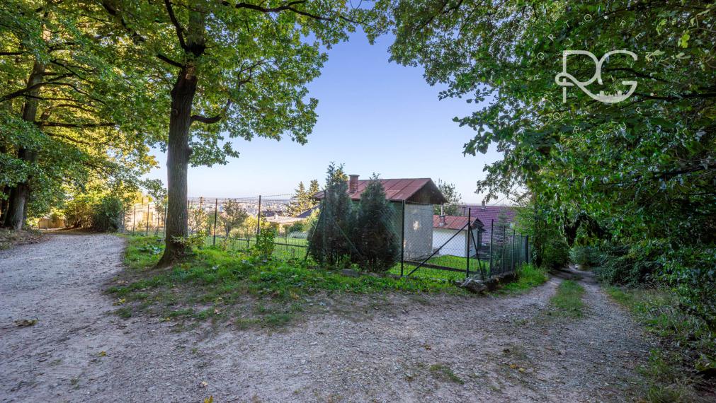 2 pozemky pri lese a krásnym výhľadom v lukratívnej časti Bratislava III - AHOJ