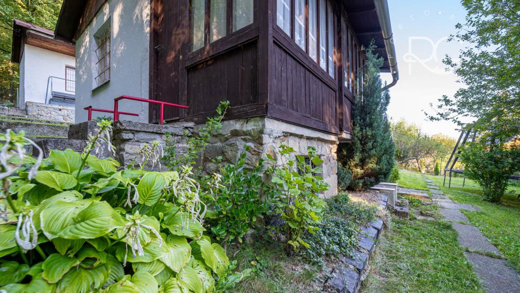 Pozemok s rekreačnou chatou a krásnym výhľadom v lukratívnej časti Bratislava III - AHOJ